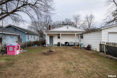Tiny photo for 712 CIRCLE Drive, Marion, IL 62959 (MLS # QC4269900)