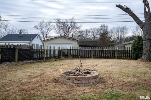 Tiny photo for 712 CIRCLE Drive, Marion, IL 62959 (MLS # QC4269900)