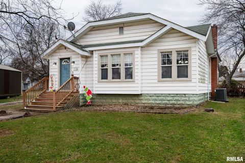 Tiny photo for 712 CIRCLE Drive, Marion, IL 62959 (MLS # QC4269900)