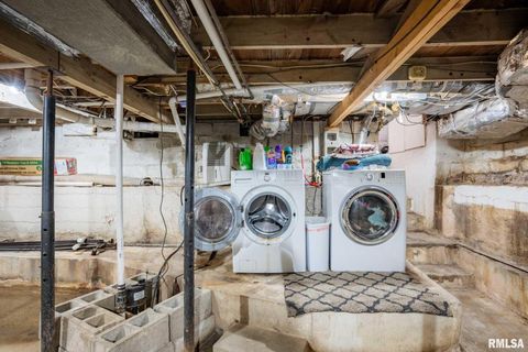 Tiny photo for 712 CIRCLE Drive, Marion, IL 62959 (MLS # QC4269900)