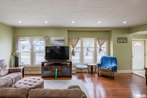 Tiny photo for 712 CIRCLE Drive, Marion, IL 62959 (MLS # QC4269900)