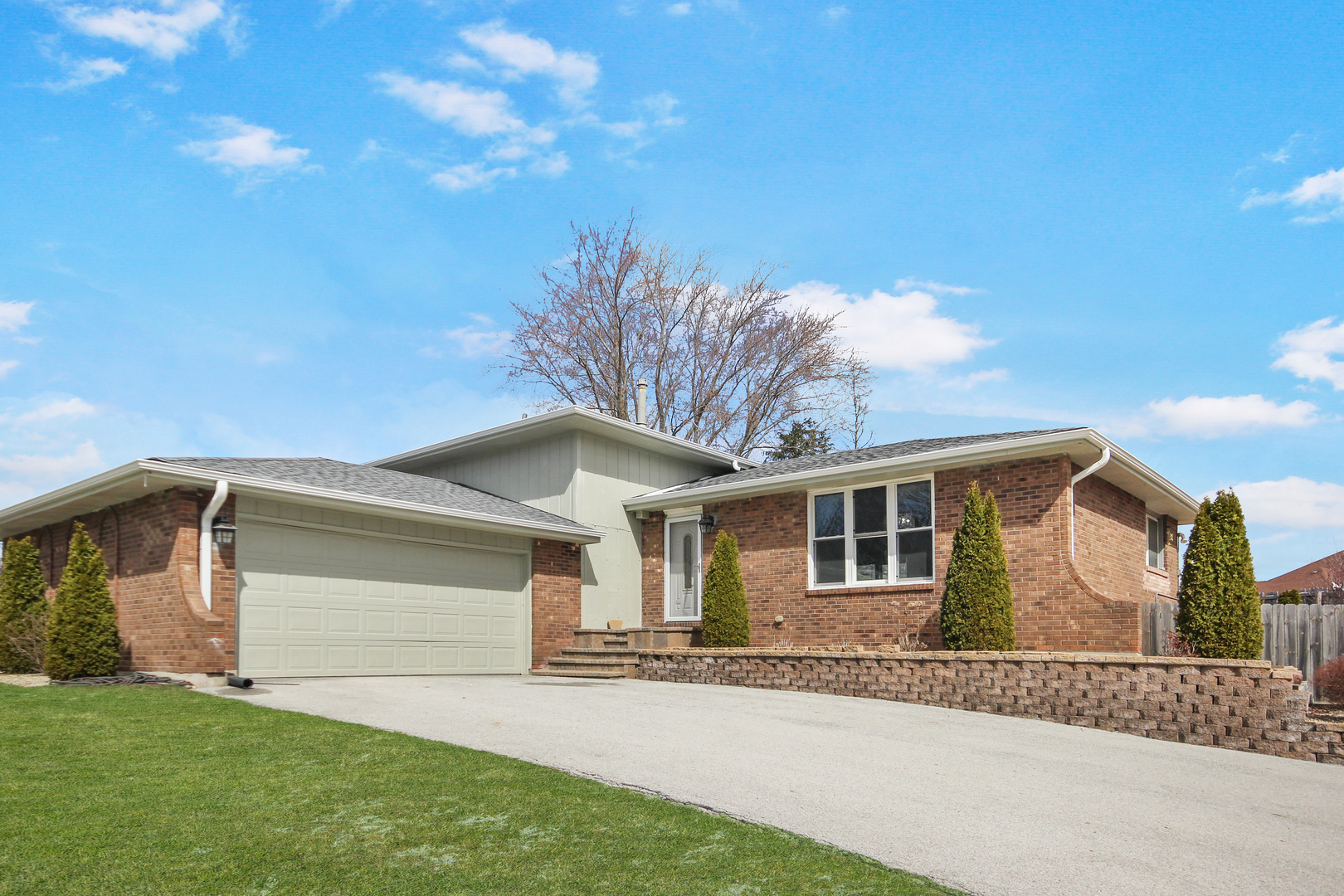 2938 E Shagbark Trail