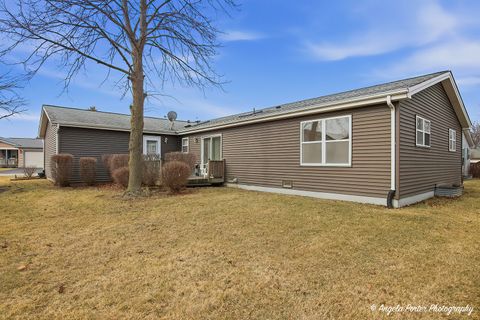 Tiny photo for 4 Hialeah Court, Grayslake, IL 60030 (MLS # 12584517)