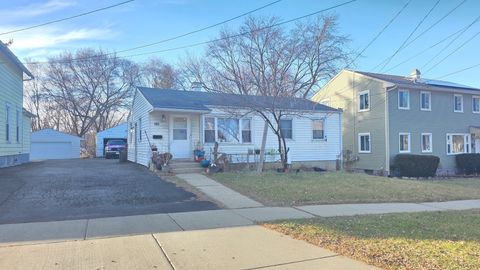 Photo of 918 Lavoie Avenue, Elgin, IL 60120 (MLS # 12546818)