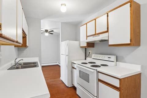 Tiny photo for 1806 Hemlock Place #303, Schaumburg, IL 60173 (MLS # 12665590)