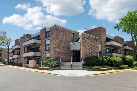 Photo of 1806 Hemlock Place #303, Schaumburg, IL 60173 (MLS # 12665590)