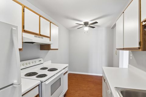 Tiny photo for 1806 Hemlock Place #303, Schaumburg, IL 60173 (MLS # 12665590)