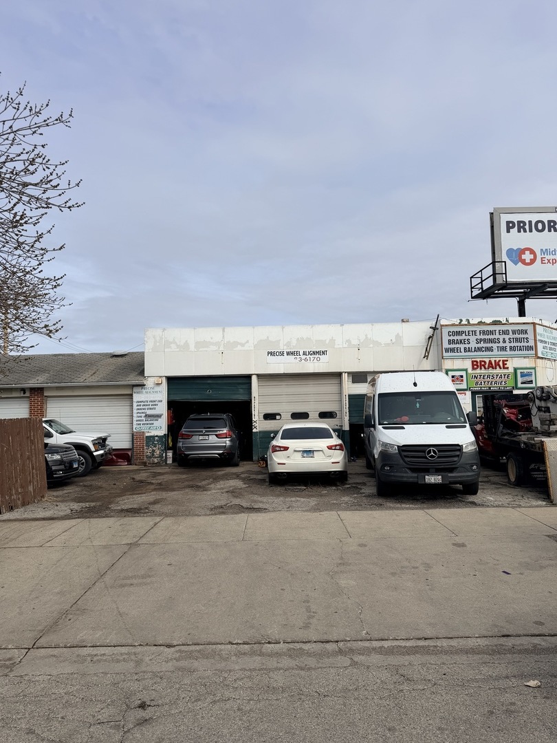 5256 W Diversey Avenue