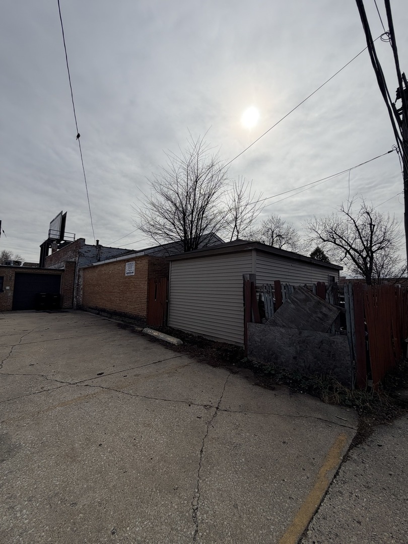 5256 W Diversey Avenue