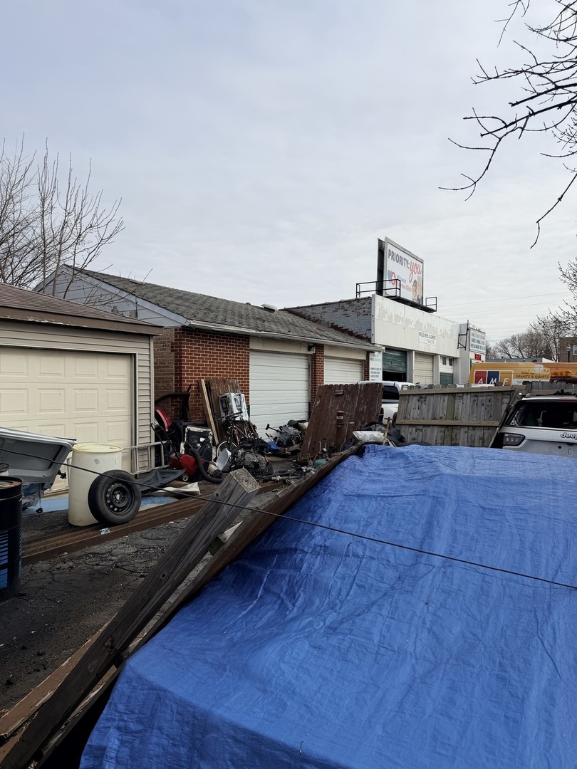 5256 W Diversey Avenue