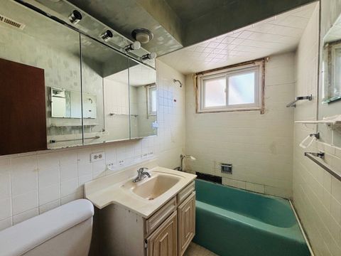 Tiny photo for 847 S 3rd Avenue, Des Plaines, IL 60016 (MLS # 12599914)