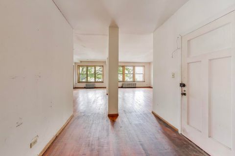Tiny photo for 1059 E Hyde Park Boulevard #1, Chicago, IL 60615 (MLS # 12462762)