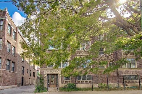 Photo of 1059 E Hyde Park Boulevard #1, Chicago, IL 60615 (MLS # 12462762)