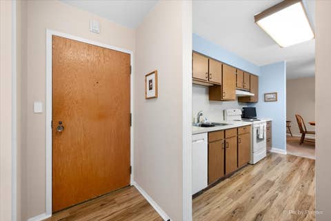 Tiny photo for 1605 E Central Road #301A, Arlington Heights, IL 60005 (MLS # 12717731)