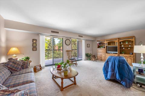 Tiny photo for 1605 E Central Road #301A, Arlington Heights, IL 60005 (MLS # 12717731)