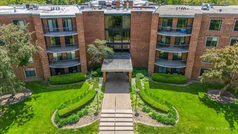 Tiny photo for 1605 E Central Road #301A, Arlington Heights, IL 60005 (MLS # 12717731)