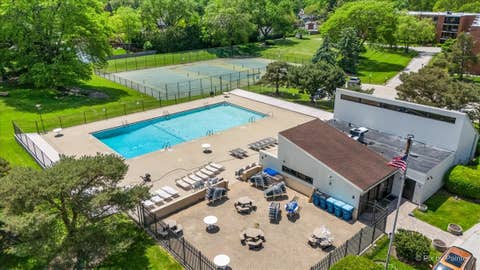 Tiny photo for 1605 E Central Road #301A, Arlington Heights, IL 60005 (MLS # 12717731)