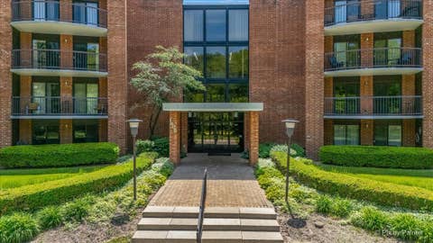Photo of 1605 E Central Road #301A, Arlington Heights, IL 60005 (MLS # 12717731)