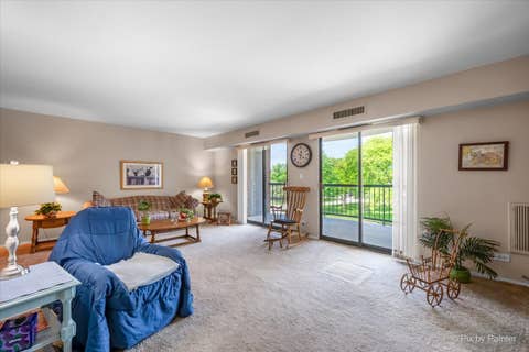 Tiny photo for 1605 E Central Road #301A, Arlington Heights, IL 60005 (MLS # 12717731)