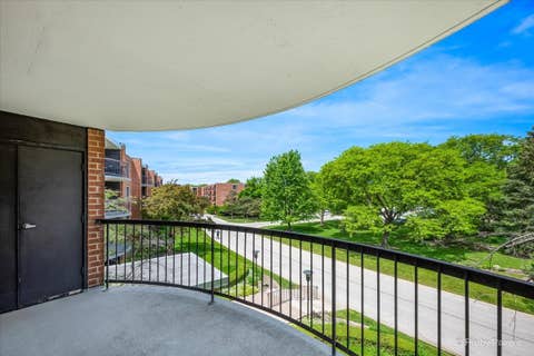 Tiny photo for 1605 E Central Road #301A, Arlington Heights, IL 60005 (MLS # 12717731)