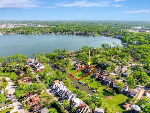 Tiny photo for 26811 N Oakdale Lane, Mundelein, IL 60060 (MLS # 12624914)