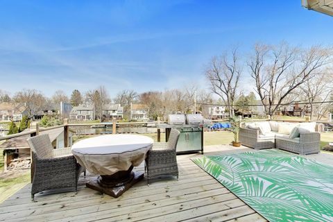 Tiny photo for 26811 N Oakdale Lane, Mundelein, IL 60060 (MLS # 12624914)