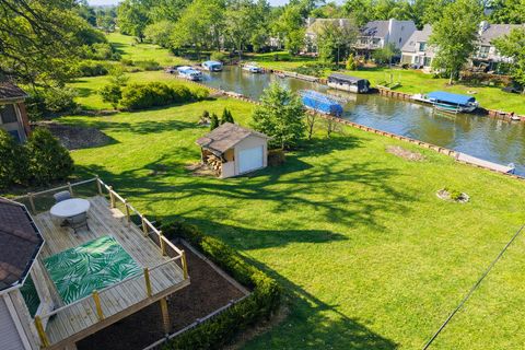 Tiny photo for 26811 N Oakdale Lane, Mundelein, IL 60060 (MLS # 12624914)