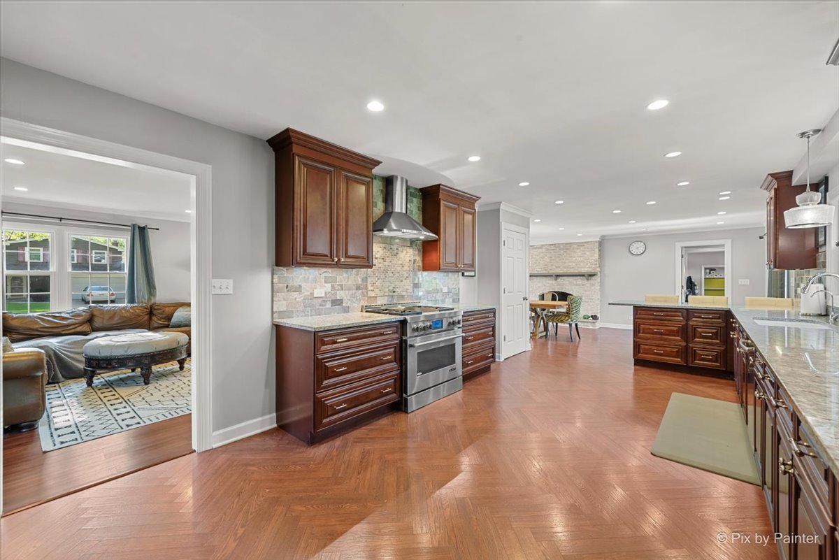 961 N TOPANGA Drive