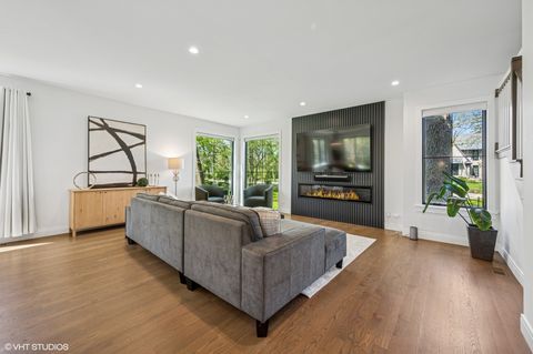 Tiny photo for 1933 Ridgewood Lane W, Glenview, IL 60025 (MLS # 12492067)