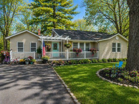 Photo of 1105 S Hough Street, Barrington, IL 60010 (MLS # 12634732)
