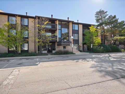 Photo of 6177 KNOLL WOOD Road #302, Willowbrook, IL 60527 (MLS # 12771682)