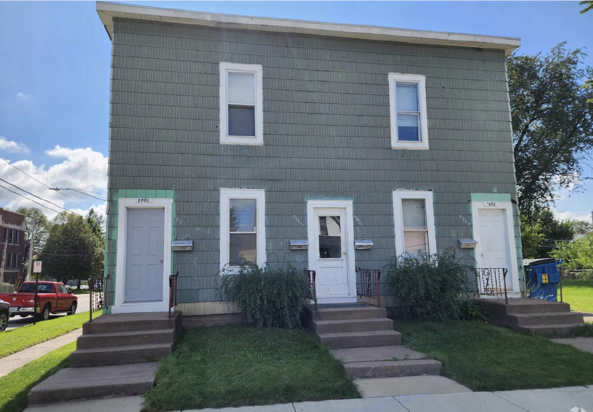 Photo 1 of 10 — 2001 W 6th Street, Davenport, IA 52802