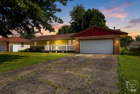 Tiny photo for 705 E Rosewood Street, Watseka, IL 60970 (MLS # 12699986)