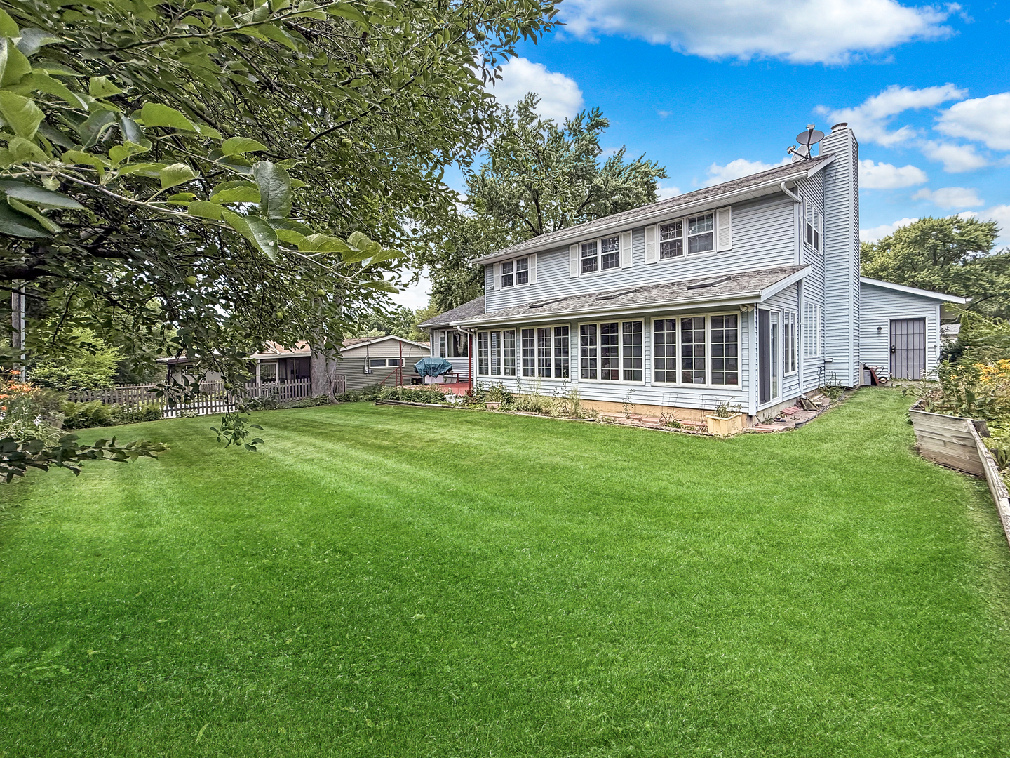 1607 Parkside Court