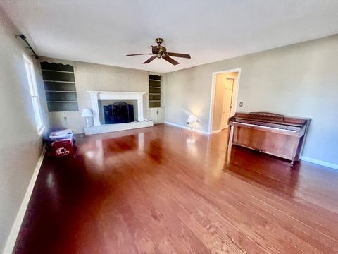 Tiny photo for 209 Baker Drive, Metropolis, IL 62960 (MLS # 12551519)