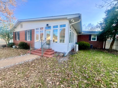 Tiny photo for 209 Baker Drive, Metropolis, IL 62960 (MLS # 12551519)