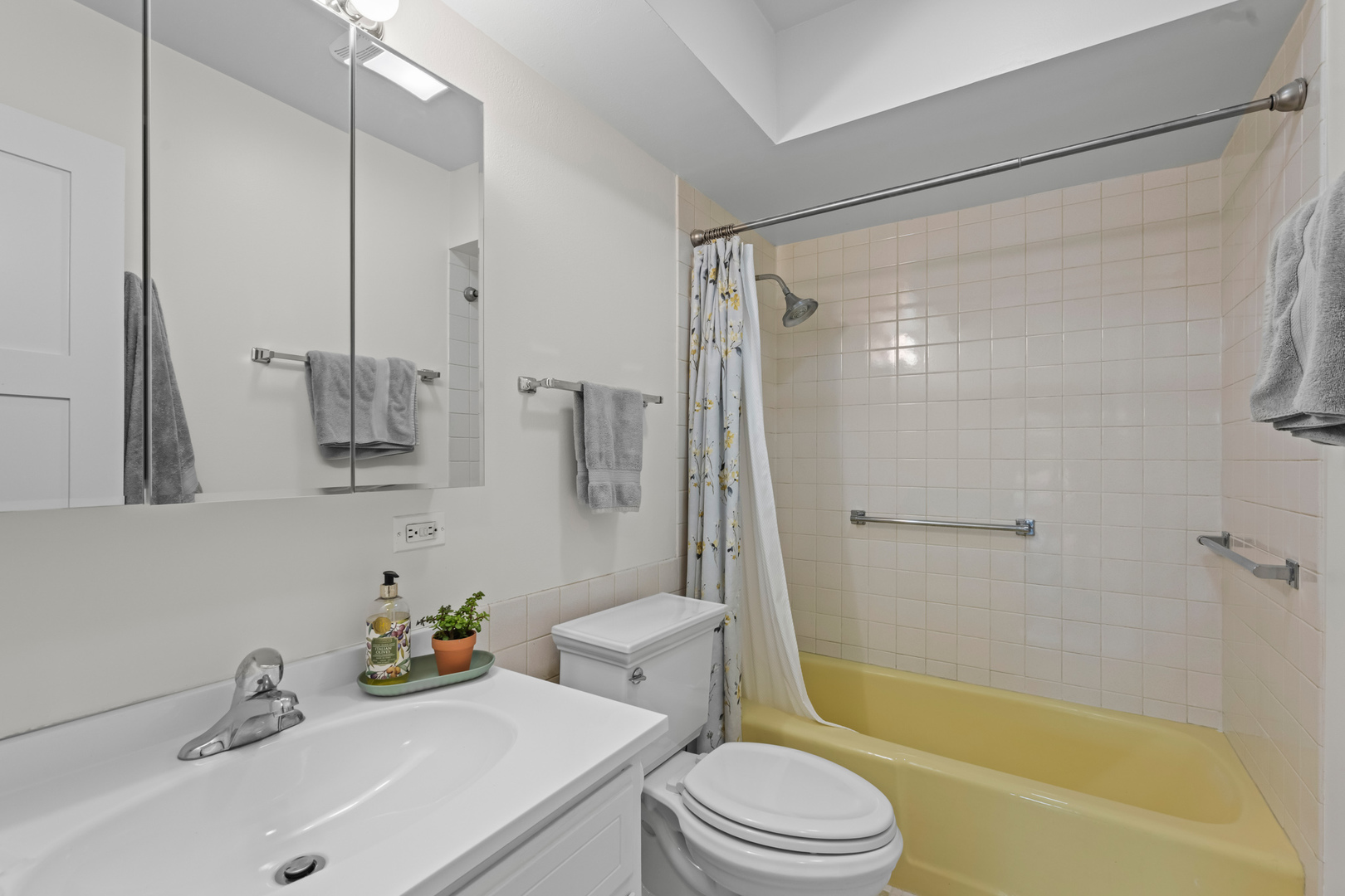 2300 Windsor Mall 1F