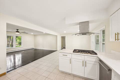 Tiny photo for 15725 New England Avenue, Tinley Park, IL 60477 (MLS # 12699369)