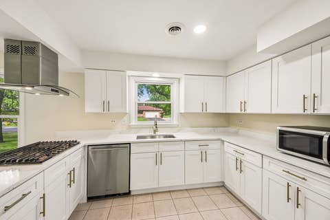 Tiny photo for 15725 New England Avenue, Tinley Park, IL 60477 (MLS # 12699369)