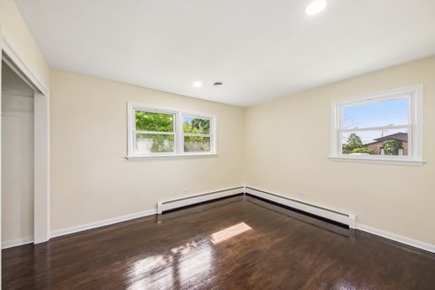 Tiny photo for 15725 New England Avenue, Tinley Park, IL 60477 (MLS # 12699369)