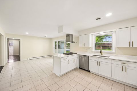 Tiny photo for 15725 New England Avenue, Tinley Park, IL 60477 (MLS # 12699369)
