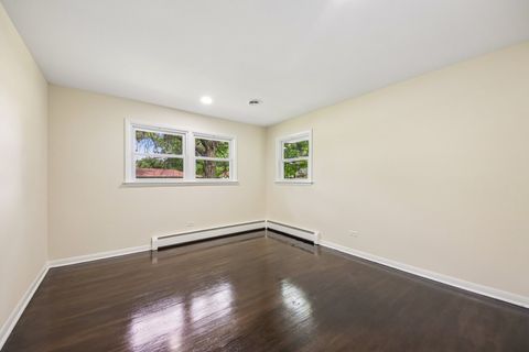 Tiny photo for 15725 New England Avenue, Tinley Park, IL 60477 (MLS # 12699369)