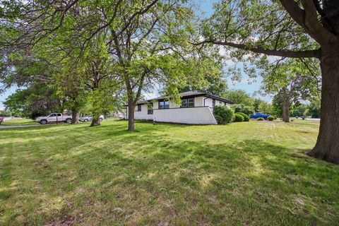 Tiny photo for 15725 New England Avenue, Tinley Park, IL 60477 (MLS # 12699369)