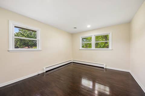 Tiny photo for 15725 New England Avenue, Tinley Park, IL 60477 (MLS # 12699369)
