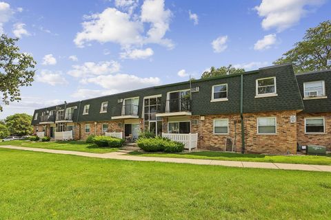 Photo of 8427 W 99th Terrace #35-311, Palos Hills, IL 60465 (MLS # 12696185)