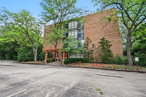 Photo of 1833 FOUR LAKES Avenue #2D, Lisle, IL 60532 (MLS # 12683275)