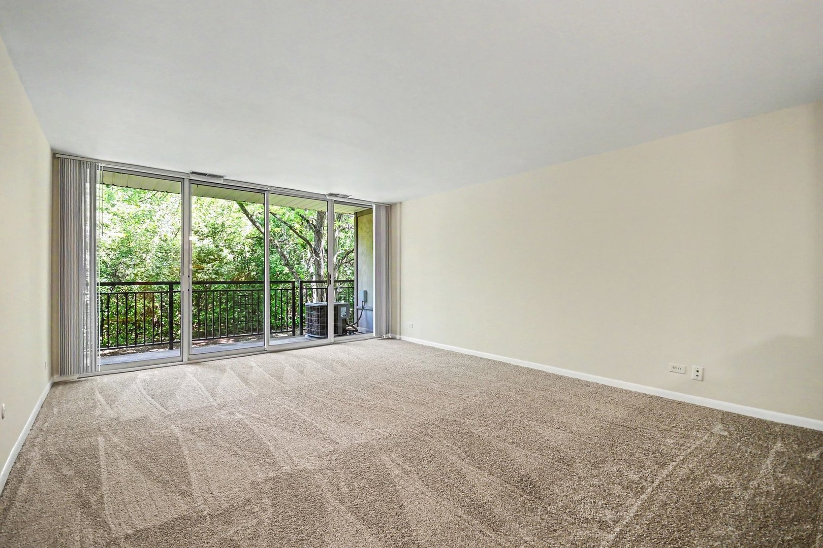 1833 FOUR LAKES Avenue 2D