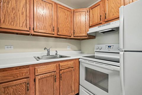 Tiny photo for 1833 FOUR LAKES Avenue #2D, Lisle, IL 60532 (MLS # 12683275)