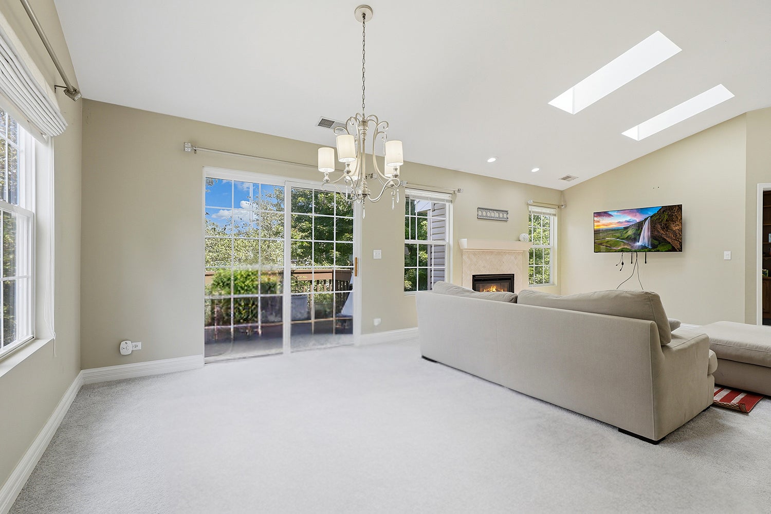 2481 Stoughton Circle
