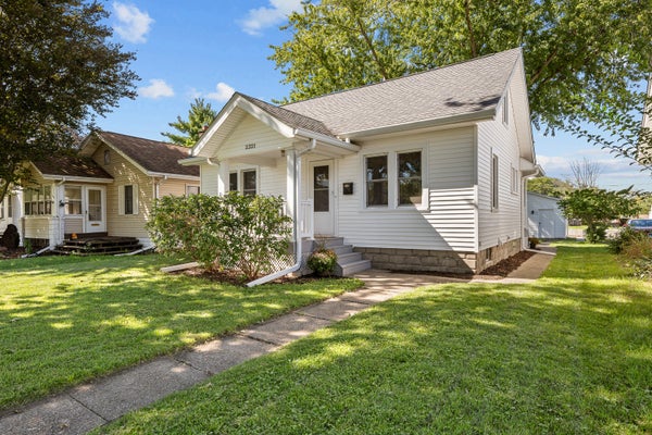 2321 30TH ST, MOLINE, IL 61265 - Image 2ea2d9a9dbe687612e31b41bf1407b02/674631071